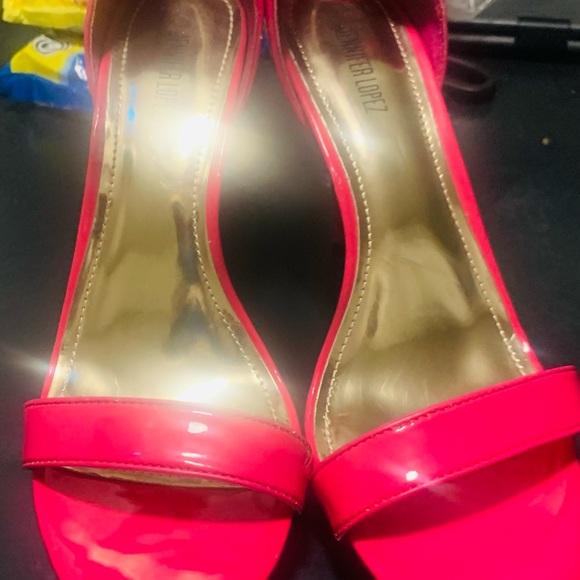 Jennifer Lopez Fuchsia Cindi Patent Heels NWT - Picture 2 of 4